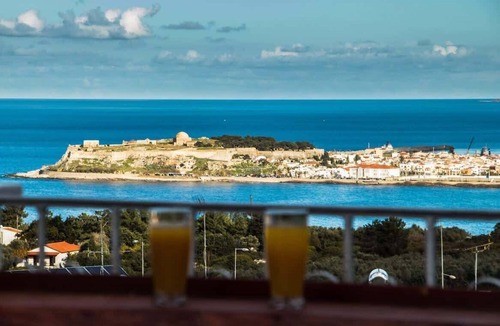 Violi Charaki Apartment | Sea and City Views Apartment in villa "ZINA"