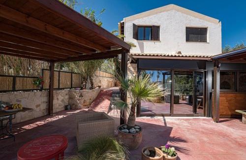 Marathi House | Sea and Sun Metaxy Mas, brand-new, beachfront !