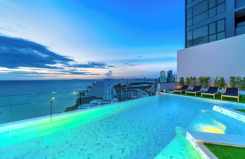 Pratumnak Hill Condo | Sea View Beach Front - Rare Gem At Pattaya
