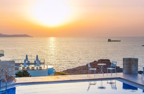 Stavros Villa | Sea view villa close to beach, private heated pool