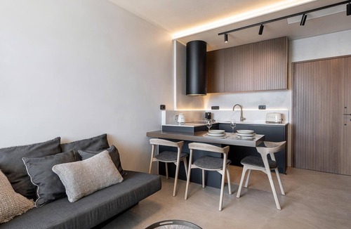 Agios Nikolaos Town Apartment | Seannamon Sea View Suite 2 steps from the beach