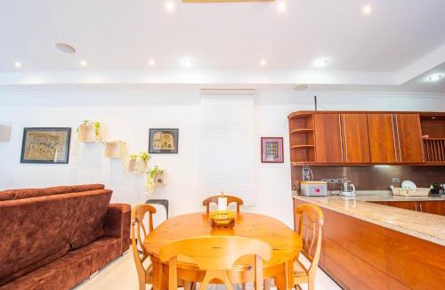 Pratumnak Hill Villa | Seaside Villa 3 Pools, 2 mins walk to beach
