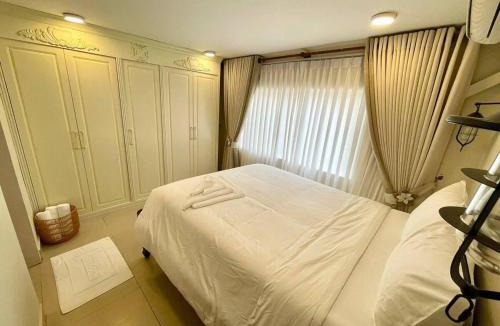 Khsach Kandal House | Secluded home on the Mekong river with Phnom Penh views
