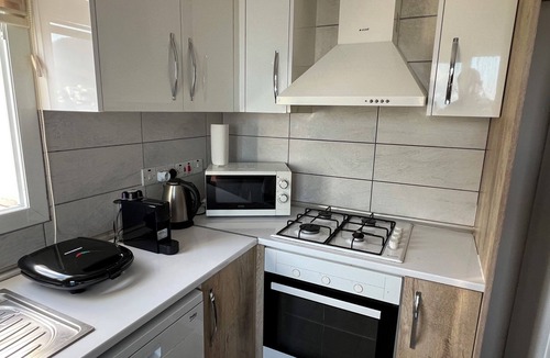 Zeytinlik Apartment | Seker Apartment: Kyrenia City Center. Mountain View. Easy Access.