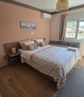 Spata-Artemida Apartment | Semelia & Maria's Guest Houses - Cozy Stay for 2