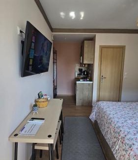 Spata-Artemida Apartment | Semelia & Maria's Guest Houses - Cozy Stay for 2