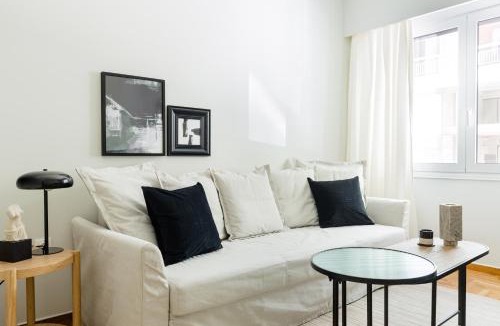 Koukaki Apartment | Serene 1 BR Apartment in Koukaki by UPSTREET