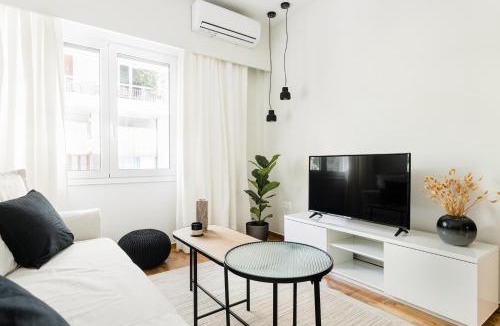 Koukaki Apartment | Serene 1 BR Apartment in Koukaki by UPSTREET