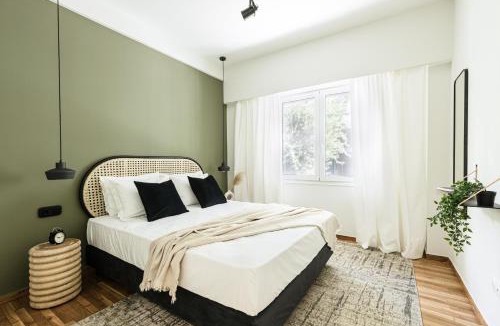 Koukaki Apartment | Serene 1 BR Apartment in Koukaki by UPSTREET