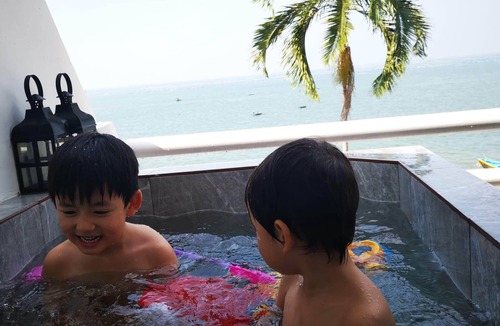Si Racha Villa | Serenity Beachfront room - Private beach - Near Bangkok/Pattaya