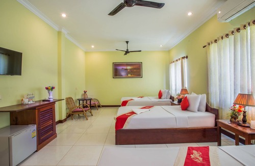 Taphul Village Area Hotel | Side Walk Never Die