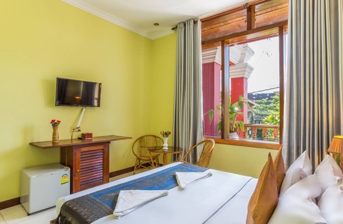 Taphul Village Area Hotel | Side Walk Never Die
