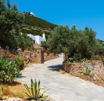 Platis Gialos Apartment | Sifnos' Green and Blue