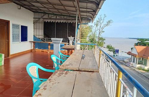 Kratie Hostel | Silver Dolphin Guesthouse & Restaurant