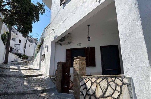 Skyros Town House | SimpleGreece Skyros Traditional Holiday Home with Balcony, Wi-Fi & Air Conditioning