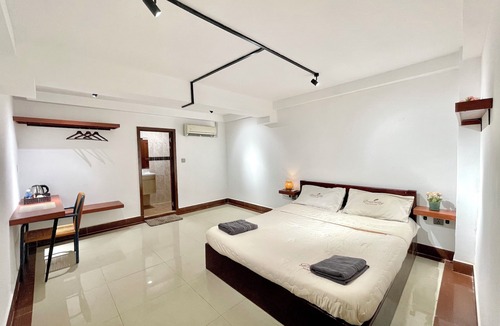 Daun Penh House | SKY Residence - 50m to Museum and Riverside