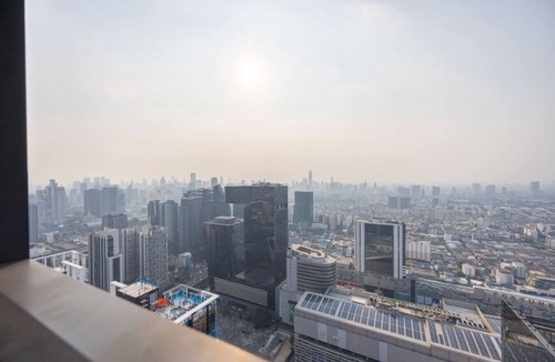 Rama 9 Apartment | Skyline Studio w/Balcony, Pool, Gym &5m to MRT