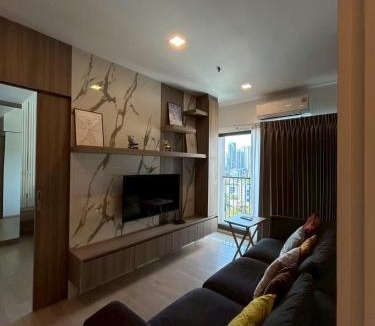 Sukhumvit Apartment | SkyLink Thonglor Luxury Condo with Pool BTS Access