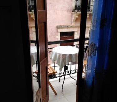 Old Town Apartment | Smaragdi