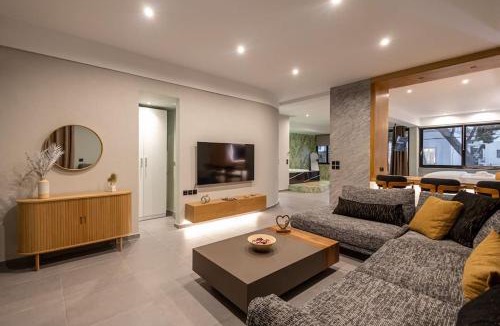 Irakleio Apartment | Smaragdi Luxury Jacuzzi Apartment Noho Premium Living