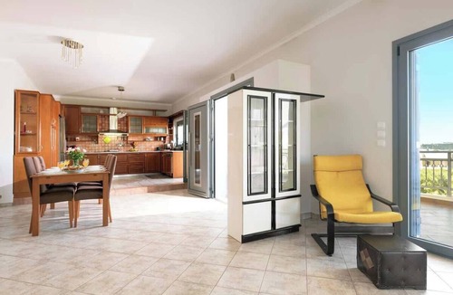 Katochori Apartment | Solena - Garden Escape with Views near Chania
