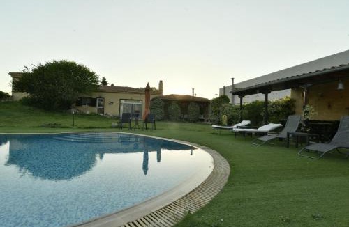 Alexandroupoli Villa | Spacious 4 bedroom Luxury Villa with Lush Gardens Close to City & Beach