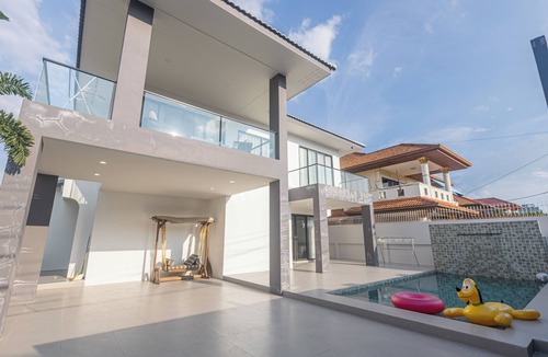 South Pattaya House | Spacious 5-bedroom house in charming Muang Pattaya C25
