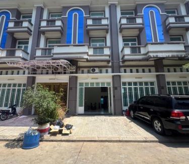 Ruessei Kaev House | Spacious 5BR Townhouse in Central Phnom Penh