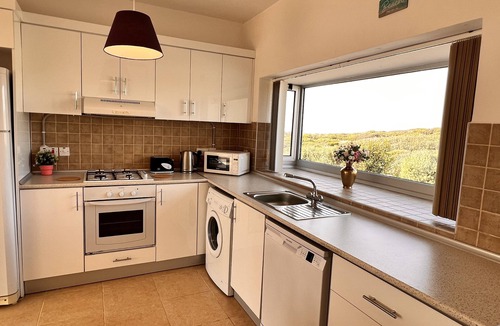 Tatlisu Apartment | Spacious apartment in Tatlisu North Cyprus, 3 Communal swimming pools on site