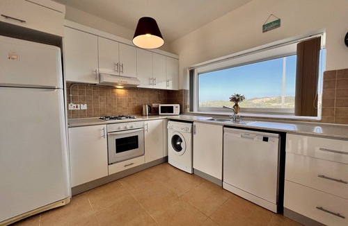 Tatlisu Apartment | Spacious apartment in Tatlisu North Cyprus, 3 Communal swimming pools on site