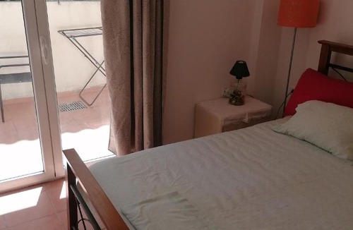 Dionysos Apartment | Spacious Apartment with Garden & BBQ in Kryoneri