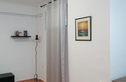 Dionysos Apartment | Spacious Apartment with Garden & BBQ in Kryoneri