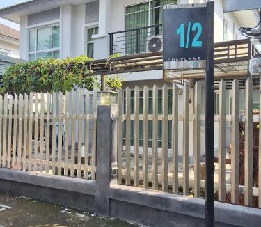 Bang Prok House | Spacious Entire House with shared Fitness Room and Shared Indoor Pool in club