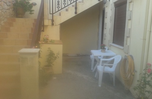 Kalyves Apartment | Spacious garden room near the sea