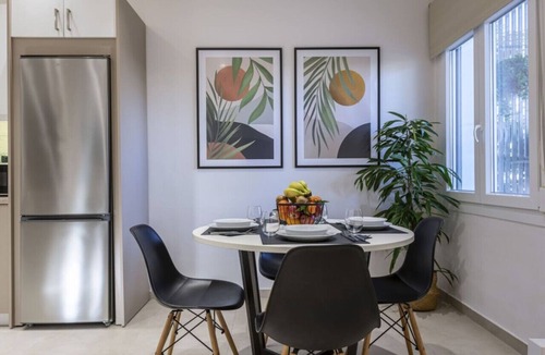 Kos Apartment | Spacious & Luxe 3 BR Downtown