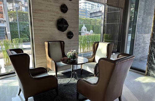 Bangkok Central Business District Condo | Spacious Luxury Condo: Rooftop pool, Gym & Garden @ BTS Phrom Phong