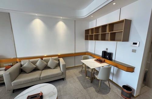 Ruessei Kaev Apartment | Spacious Riverview Studio at Wealth Mansion w/Infinity Pool