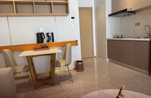 Ruessei Kaev Apartment | Spacious Riverview Studio at Wealth Mansion w/Infinity Pool