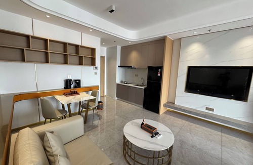 Ruessei Kaev Apartment | Spacious Riverview Studio at Wealth Mansion w/Infinity Pool