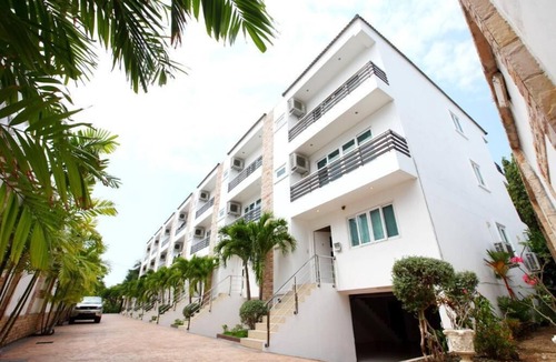 North Pattaya Villa | Spacious Wong Amat 4-Bedroom Pool Villa