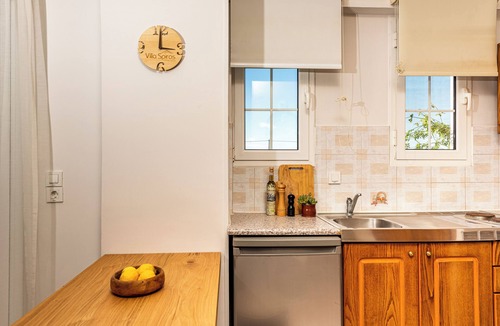 Laganas House | Spiros Family Apts