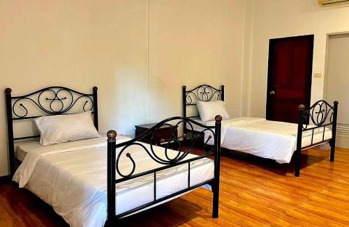 Samut Sakhon House | Standard room by The Grounds