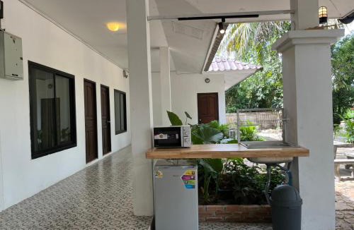 Samut Sakhon House | Standard room by The Grounds