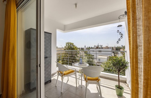 Lykabittos Apartment | STAY Sunflower Delight Studio