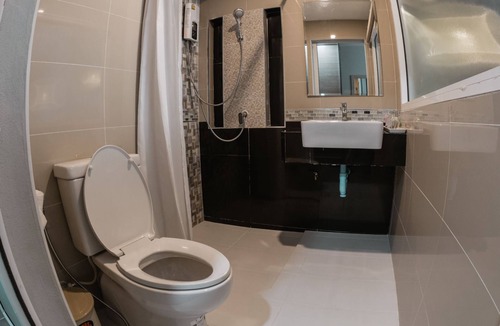 Ratchadaphisek Hotel | Step One at Bangkok