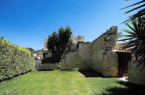 Monopari Villa | Stone-built cottage with private pool, hot tub and spacious garden!