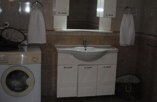 Tavronitis Apartment | Stone House by the Sea