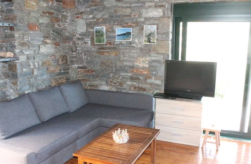 Petries House | Stone House (To petrino)