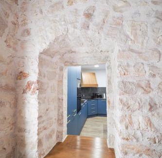 Dodoni House | Stonehouse Grace