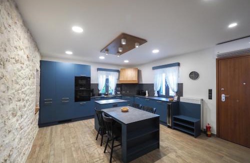 Dodoni House | Stonehouse Grace